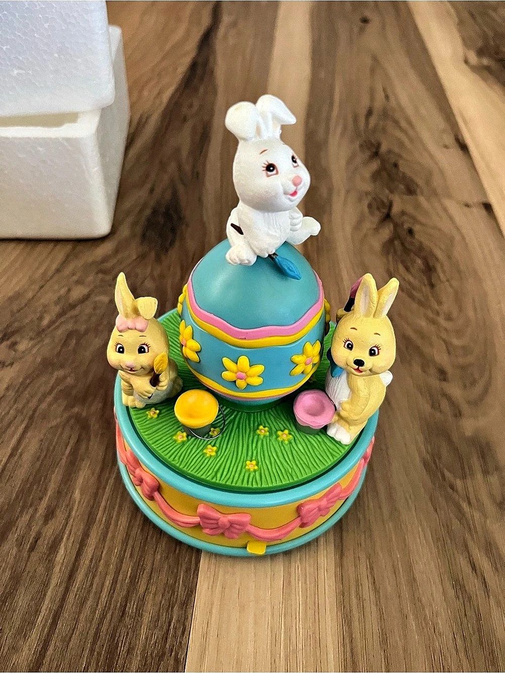 Russ Easter Fantasy Music Box Plays "Peter Contail"! Working With Box